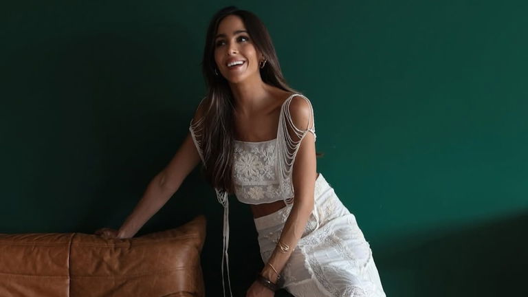 Rocío Osorno rescata un bolso de flecos de Zara (y tenemos la alternativa que sí está disponible)