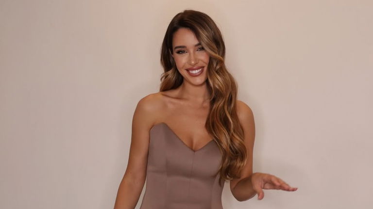 Los dos conjuntos tendencia de Zara y Parfois que Teresa Bass combina con las sandalias joya de Cuchy
