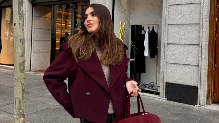 Encontramos en Sfera 5 fichajes burdeos ideales para la temporada de otoño
