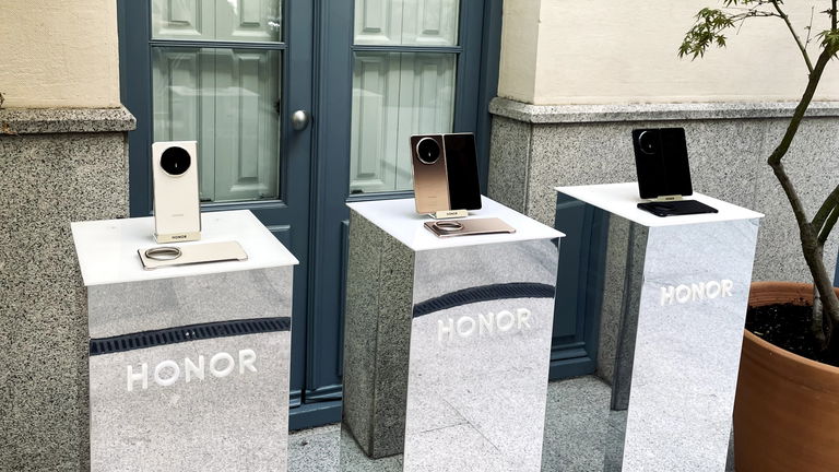 No todos los días haces yoga y pruebas el plegable más fino del mundo: así descubrí el HONOR Magic V5