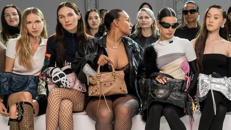 Bershka tiene el clon del mítico bolso Le City de Balenciaga en dos tamaños y varios colores