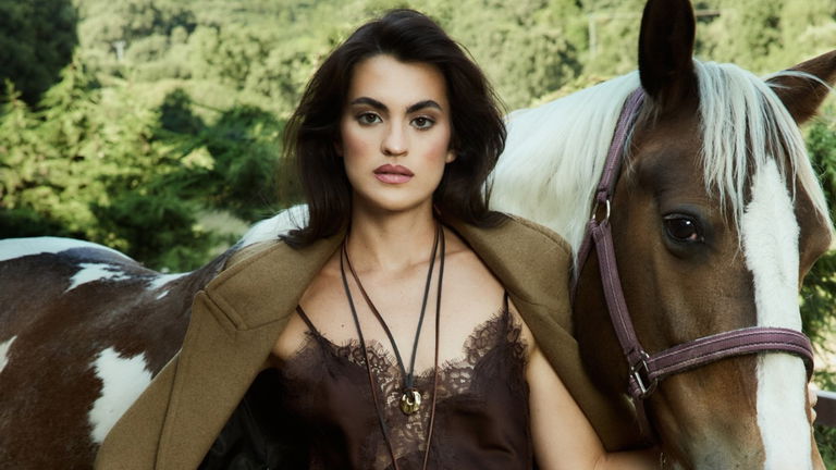 Marta Lozano vuelve a colaborar con Mustang y propone un otoño con sello propio