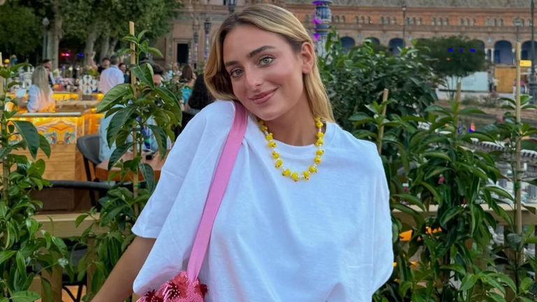 El truco de Natalia Palacios para transformar el top lencero viral de Zara en un vestido nuevo