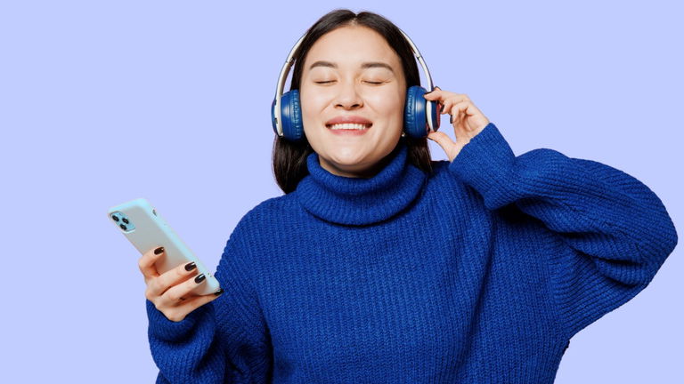 Azul sin límites: 7 looks (y gadgets) que van a convertirlo en tu color favorito esta temporada