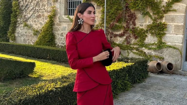 Mery Turiel acierta en su última boda con un conjunto rojo de firma española