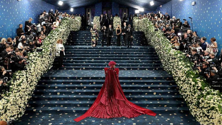 Cómo funciona la Met Gala: Invitaciones, precios y quién decide la lista