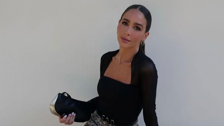Rocío Osorno convierte la falda satinada de Zara en el look más elegante (y versátil) del otoño