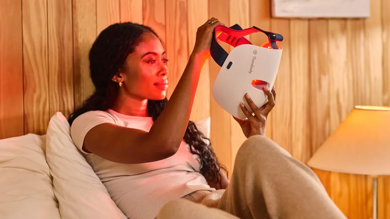 La nueva joya de Therabody para tu rutina: una mascarilla con luz LED, masaje y que te deja la piel luminosa en solo 12 minutos
