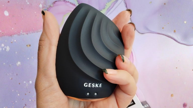 Pongo a prueba el cepillo que promete una limpieza nunca vista: así funciona el Sonic Facial Brush 5 in 1 de Geske