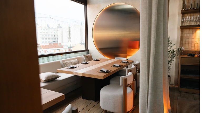 Makáá: el rooftop que convierte la brasa en tendencia gracias al fuego como lenguaje gastronómico