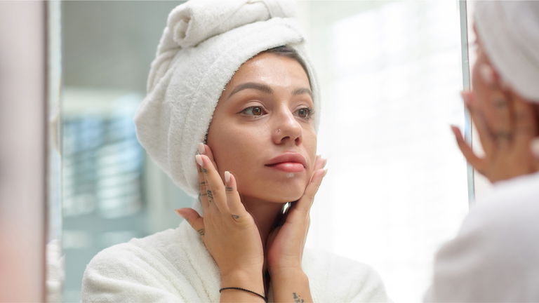 Luminosidad, colágeno y efecto lifting: el nuevo sérum vegano que transforma la piel con el ayuno intermitente