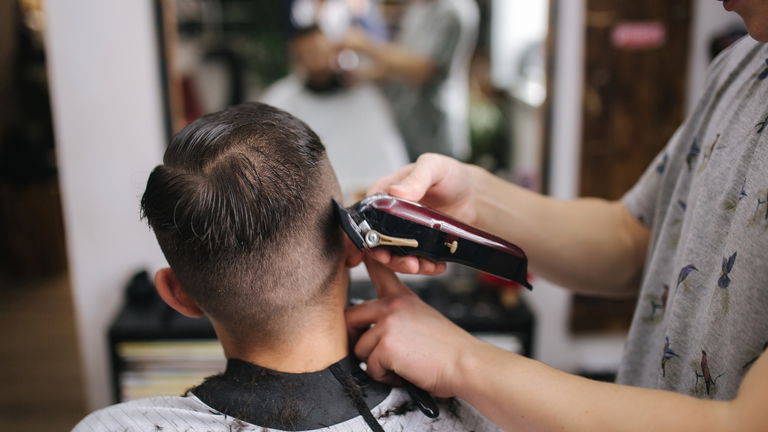 Degradados y texturizados: la tendencia que marcará el corte de pelo masculino en 2026