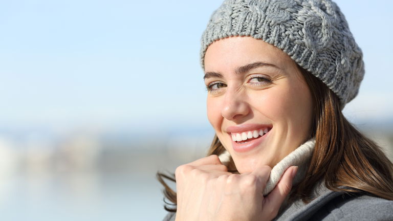 Cuando el frío se nota en la cara: cómo recuperar la luminosidad en pleno invierno