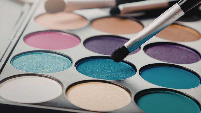 ¿Cuántos pinceles necesitas realmente para maquillar tus ojos? La guía definitiva que simplifica tu neceser