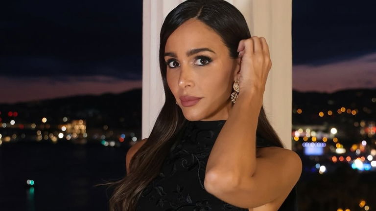 Rocío Osorno lo tiene claro: el jersey negro es la base de casi todos sus looks de invierno