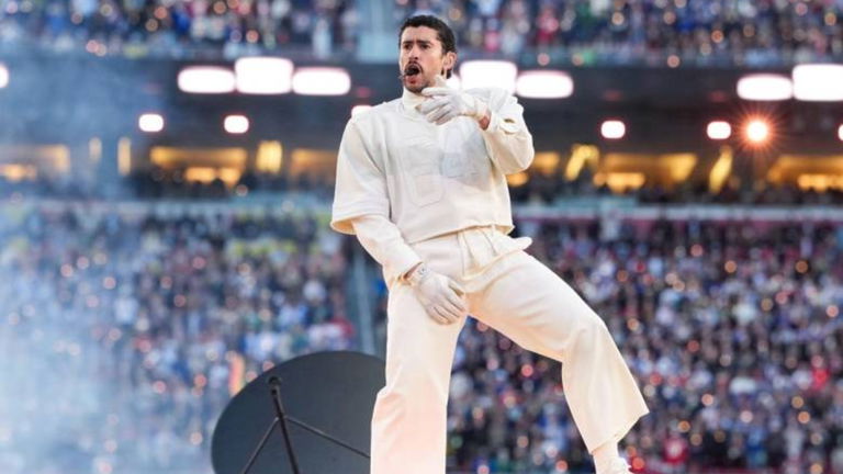 El pequeño detalle del look de Bad Bunny en la Super Bowl que pasó desapercibido