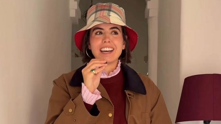 Cómo vestirse cuando no deja de llover: el look práctico de Teresa Furquet